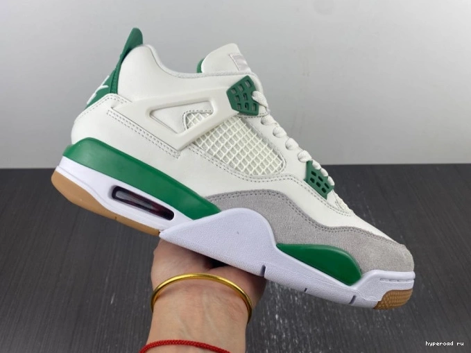 Air 4 Jordan Green Pine DR5415-103 x Nike SB 0813